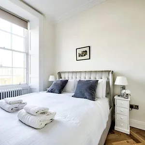 https://modern-1-bed-apartment-in-edinburghs-city-centre.edinburghhotelsuk.org