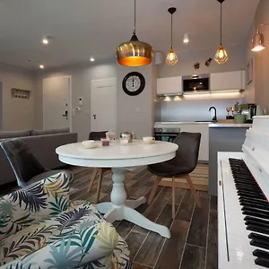 Apartment Of The Kings Piano, Krakow